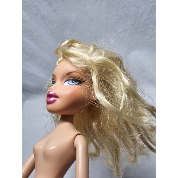 Bratz 9” Cloe Fashion Show Sleep Wear Doll - Picture 4 of 6